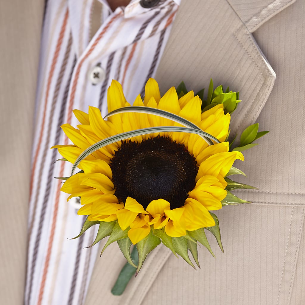 Free Spirit Boutonniere – The Flower Gallery, Linden NJ