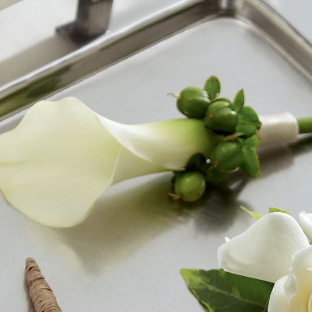 White Calla Boutonniere – The Flower Gallery, Linden NJ