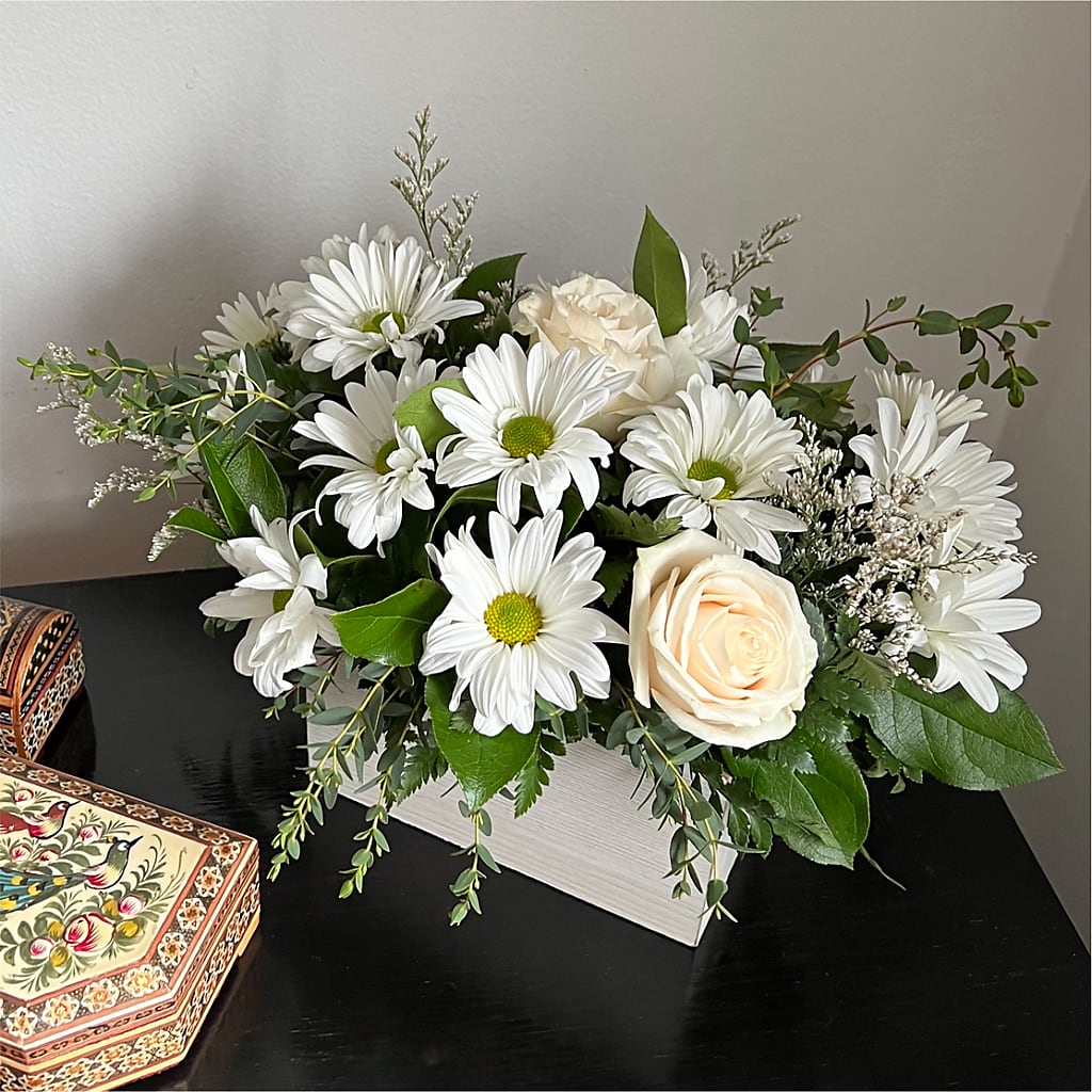 Fresh Linen Box Bouquet –  The Flower Gallery, Linden NJ