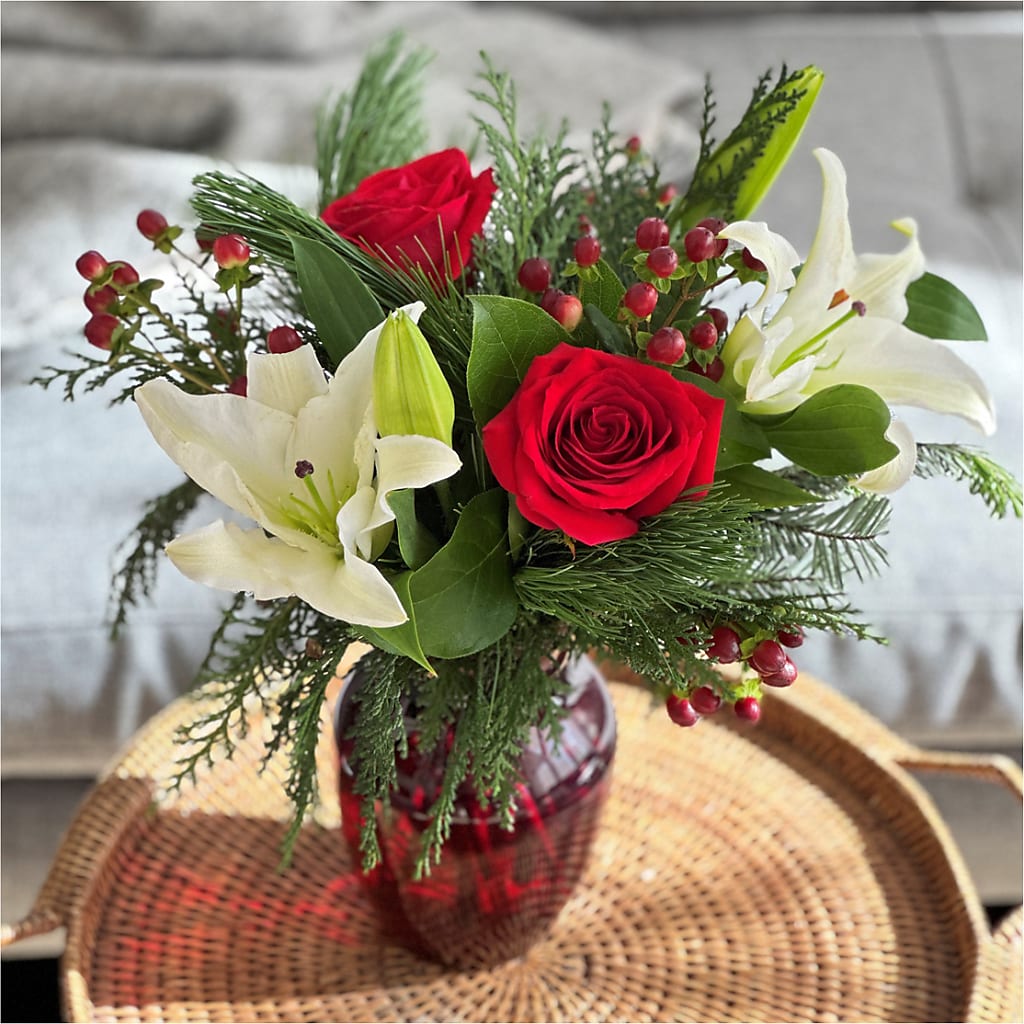 Evergreen Delight Bouquet –  The Flower Gallery, Linden NJ